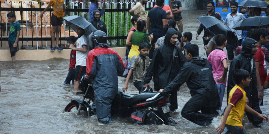 After red alert over Mumbai rains, Maharashtra CM Devendra Fadnavis says 'government working with BMC'