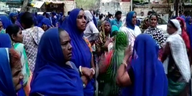 BJP के 'बैटमार' विधायक के खिलाफ प्रदर्शन