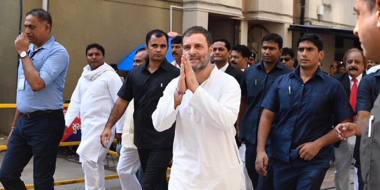 कांग्रेस ने किया सवाल- मोदी जी ने EU को कश्मीर में पंच क्यों बनाया?