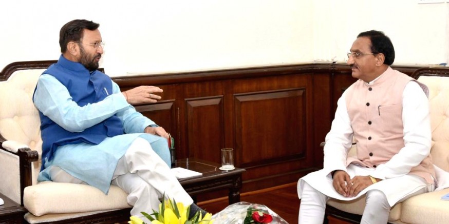 मुख्यमंत्री ने केंद्रीय मंत्री जावड़ेकर और निशंक से की मुलाकात, कहा- कई लंबित मामलों पर बनी सहमति