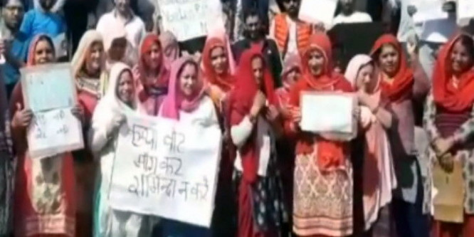 धर्मकोट में उपचुनाव का बहिष्कार: लोग बोले रोड नहीं तो वोट नहीं
