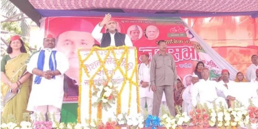 अखिलेश ने भाजपा पर कसा तंज, बोले- गंगा की कसम खाने वालों ने 'गंगा मैया' को धोखा दिया