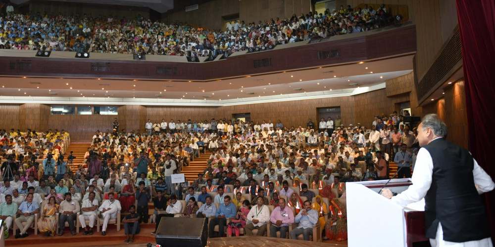गहलोत ने कहा, 'इसरो को संस्था बने 50 साल हो गए, फिर भी लोग पूछते हैं कांग्रेस का काम
