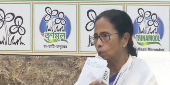 चुनाव आयोग पर बरसीं ममता बनर्जी, कहा- बीजेपी के अधीन चल रहा आयोग, मोदी-शाह ने करवाया फैसला