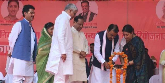 वर्षों तक बच्चों को नहीं मिली कम्प्यूटर लैब, नंद घर में मिलेंगी सभी सुविधाएं : स्मृति ईरानी