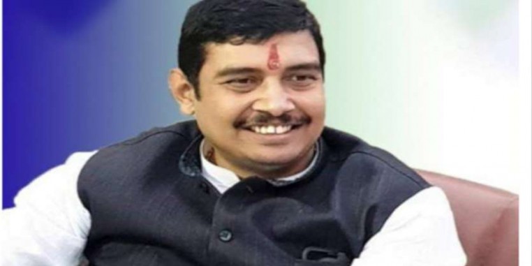 रेप के आरोपी BSP सांसद अतुल राय ने वाराणसी की कोर्ट में किया समर्पण