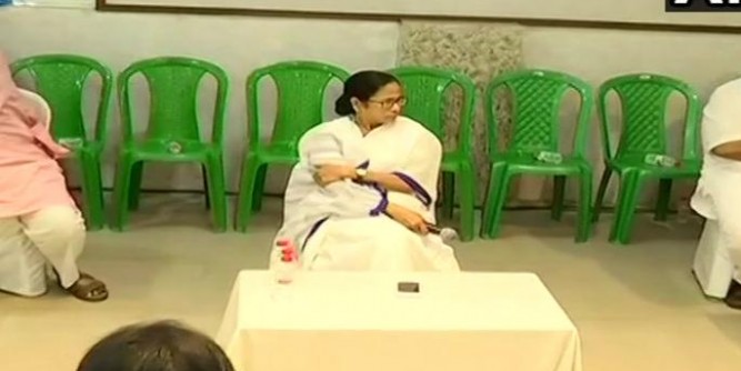 ममता ने विधायकों से कहा- विनम्र होकर जनता से मिलें, पिछली गलतियों के लिए माफी मांगें