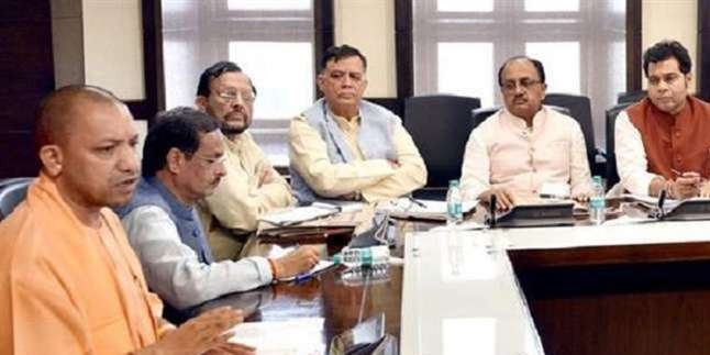 UP: कैबिनेट विस्तार से पहले CM योगी ने 5 मंत्रियों के इस्तीफे किए मंजूर