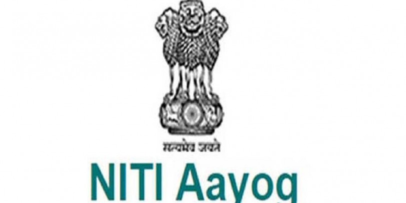 नीति आयोग की केंद्रीय टीम के सदस्य ने लोहरदगा सदर अस्पताल का दौरा कर लिया जायजा