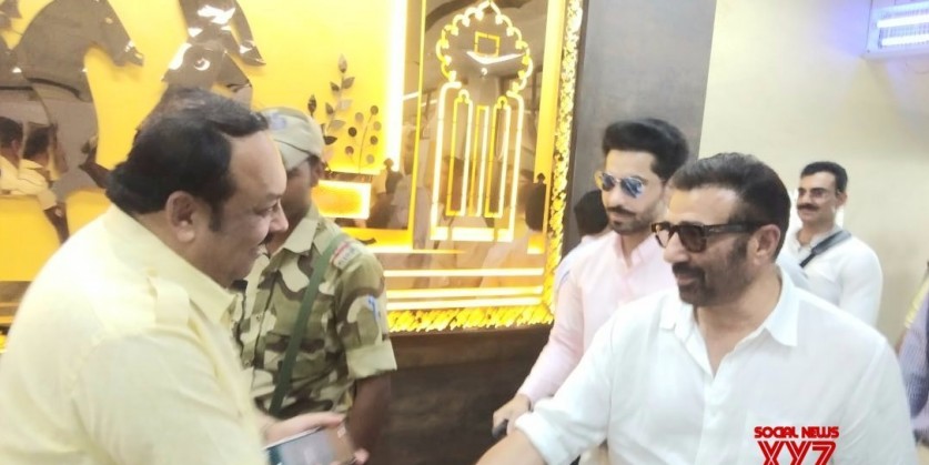 अमृतसर पहुंचे अभिनेता सनी देओल, गुरदासपुर में आज करेंगे नामांकन
