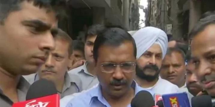 मुखर्जीनगर पिटाई मामला: पीड़ित बुजुर्ग से मिलने पहुंचे CM केजरीवाल