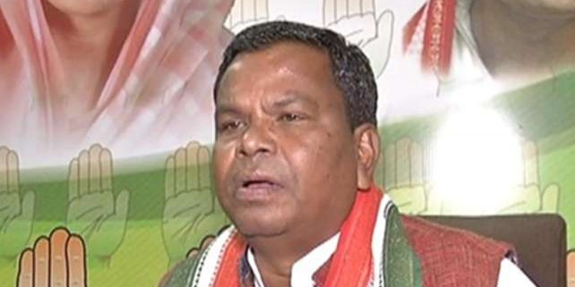 कांग्रेस के मंत्री कवासी लखमा की नसीहत! नेता बनना है तो एसपी-कलेक्टर का कॉलर पकड़ो