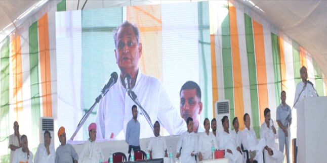 मुख्यमंत्री ने प्रतापगढ़ में किये हवाई पट्टी सहित विभिन्न लोकार्पण