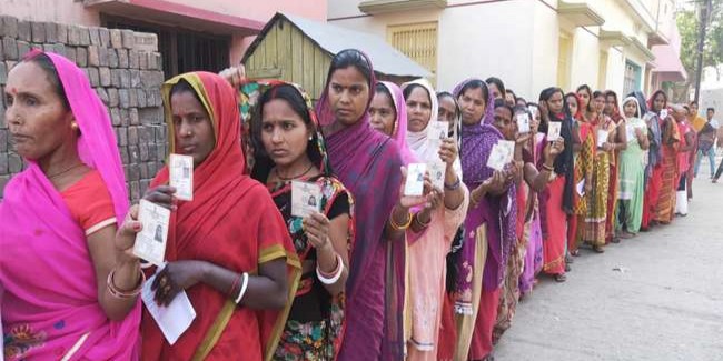पांच सीटों पर 58% पड़े वोट, 82 प्रत्याशियों की किस्मत EVM में कैद