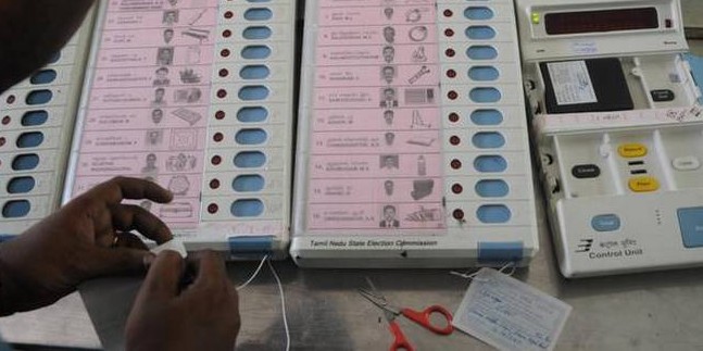 चुनाव आयोग के पास से 20 लाख़ EVM मशीन गायब