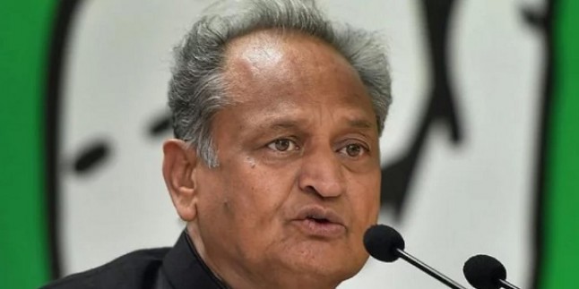 अशोक गहलोत का तोहफा, राजस्थान के बेरोजगार स्नातकों को हर महीने मिलेंगे 3,500 रुपये