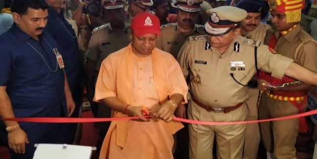 मंत्रोच्चार के बीच मुख्यमंत्री योगी आदित्यनाथ ने नए पुलिस मुख्यालय का किया उद्घाटन