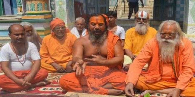महंत परमहंसदास ने मोदी सरकार को फिर दी आत्मदाह की चेतावनी