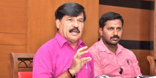 Ramdas stays away from Dasara meeting