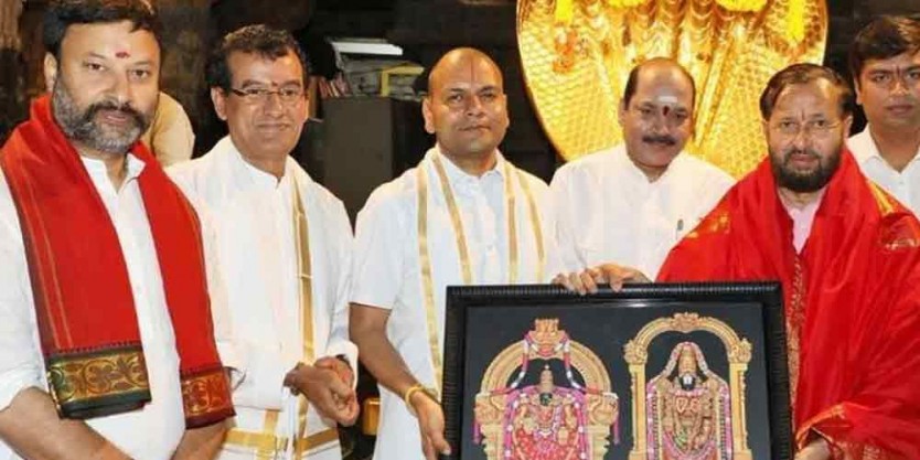 Union Minister Prakash Javadekar offers prayers at Tirumala