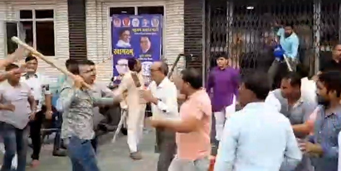 बसपा कार्यकर्ता सम्मेलन में लाठियां चलीं, कार्यक्रम को छोड़कर निकले सतीश मिश्रा