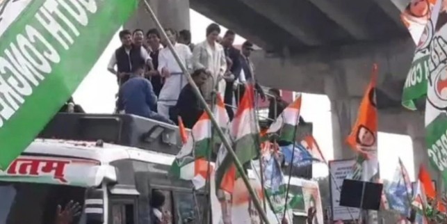 राफेल के साथ शुरू हुआ प्रियंका का 'मिशन यूपी', चार घंटे बाद कांग्रेस दफ्तर पर खत्म होगा रोड शो