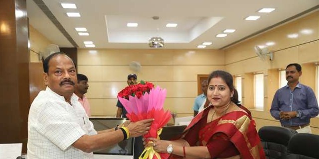 अब रागिनी 'सिंह मैंशन' का नया चेहरा, सूरजदेव की राजनीतिक विरासत को बढ़ाएगी आगे