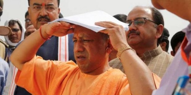 उपचुनाव में हार का असर, गोरखपुर में रविकिशन की जीत के लिए जी-जान लगा रहे हैं CM योगी