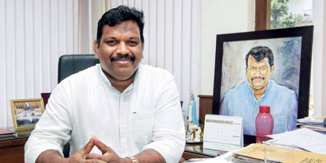 Casino vessels to remain in Mandovi river until policy formulated: Michael
