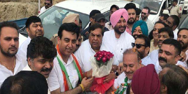 मुल्लांपुर दाखा उपचुनाव : गुटबाजी पर लगा अंकुश, संधू की कार में बैठे आलीवाल