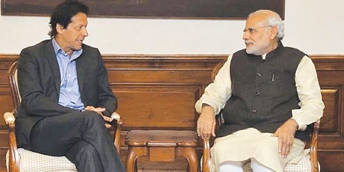 अचानक दिल्ली पहुंचे पाकिस्तान के विदेश सचिव, मोदी-इमरान की मुलाकात की अटकलें तेज