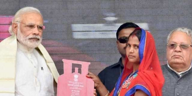 उज्ज्वला योजना में डबल बोनस, अब दूसरी रिफिल भी मुफ्त में देगी झारखंड सरकार