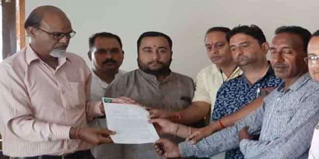 कैंट क्षेत्र के सीवर कार्यों में मनमानी पर भड़के भाजपाई, जांच की मांग