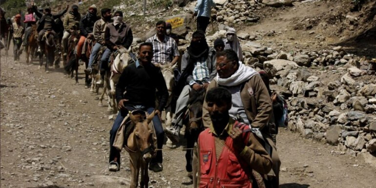 Cops said will allow Amarnath Yatris, not bodies: Kashmir official stopped from carrying father's body to Srinagar