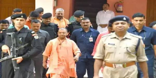 CM योगी का मथुरा कार्यक्रम रद्द, जेटली को श्रद्धांजलि देने दिल्ली रवाना