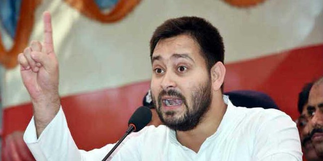 तेजस्वी यादव पहुंचे पटना, कहा चुनाव आयोग ने किया षड्यंत्र