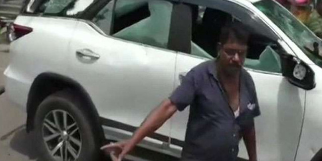 बंगाल में भाजपा सांसद अर्जुन सिंह की कार में टीएमसी कार्यकर्ताओं ने की तोड़फोड़