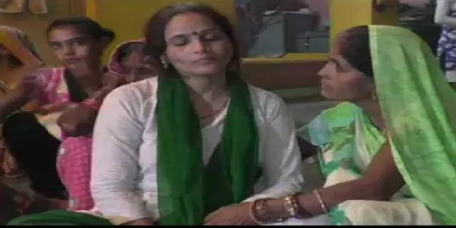 कमलेश तिवारी हत्याकांड: पत्नी बोली- CM के आने तक नहीं होगा अंतिम संस्कार