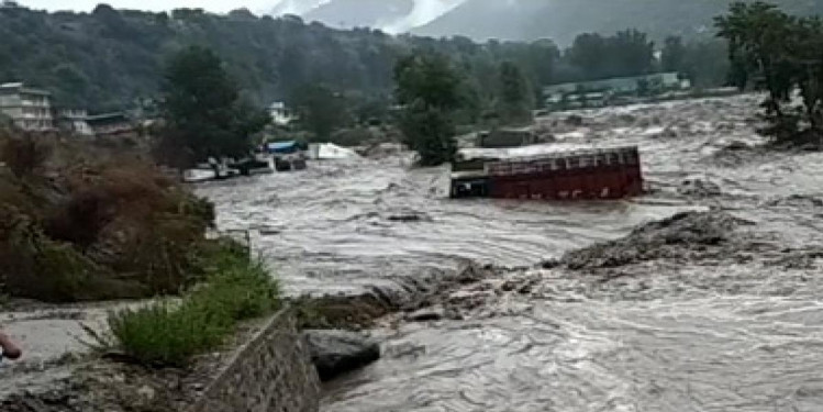 हिमाचल में बारिश से 43 लोगों की मौत, मुख्यमंत्री बोले- हालात सुधर रहे