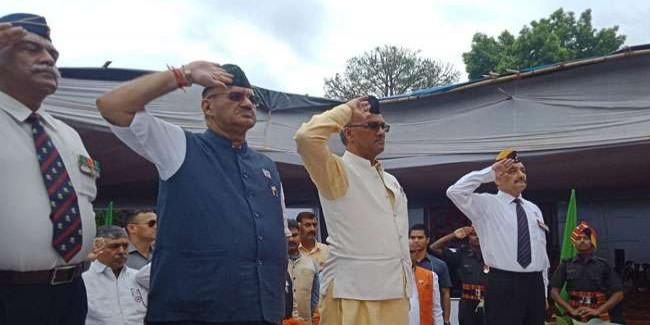 कारगिल विजय दिवस पर शहीदों को किया गया याद, अर्पित किए श्रद्धासुमन