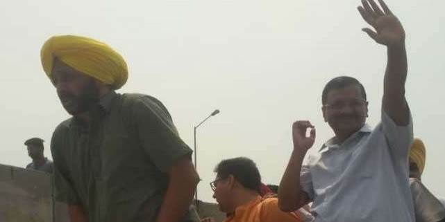 मान के पक्ष में रोड शो के लिए पहुंचे केजरीवाल, कांग्रेस-भाजपा पर जमकर बरसे