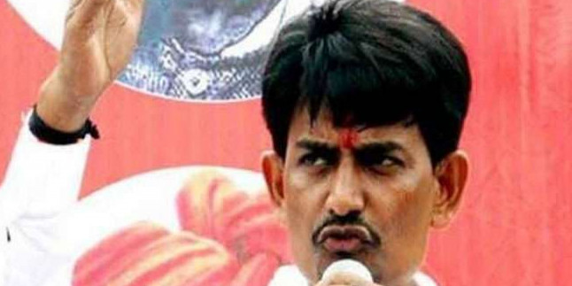 गुजरात में शंकरभाई चौधरी की दावेदारी से बढ़ सकती हैं अल्पेश ठाकोर की मुश्किलें