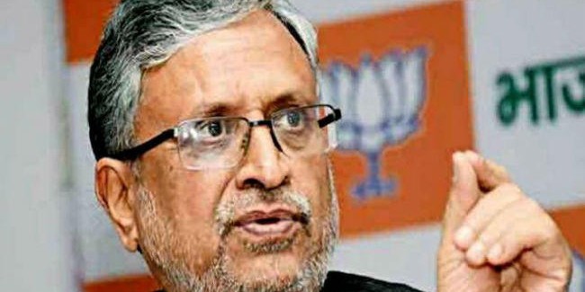 सड़क के बीच में पेड़ आये, तो बदला जायेगा एलाइन्मेंट : सुशील मोदी