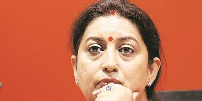 महिलाओं की आवाज़ उठाने का दिखावा करने वाली स्मृति ईरानी उन्नाव की ‘बेटी’ की चीख कब सुनेंगी?