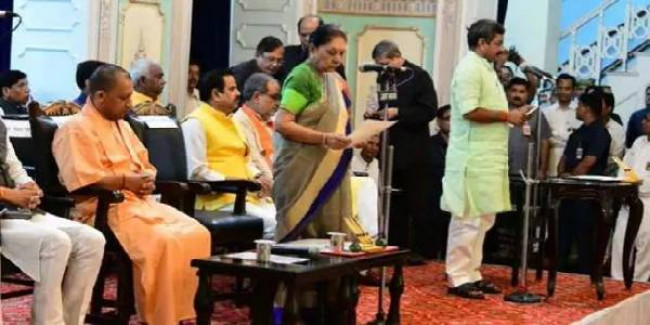 योगी मंत्रिमंडल में महिलाओं की संख्या घटी, 56 में सिर्फ 4 महिला मंत्री