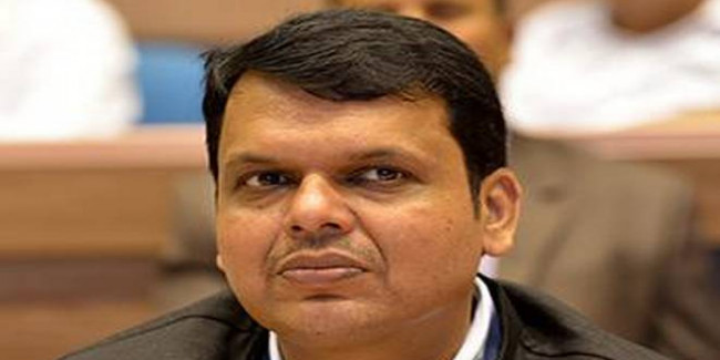 CM देवेंद्र फडणवीस के काफिले पर महिला ने फेंकी स्याही