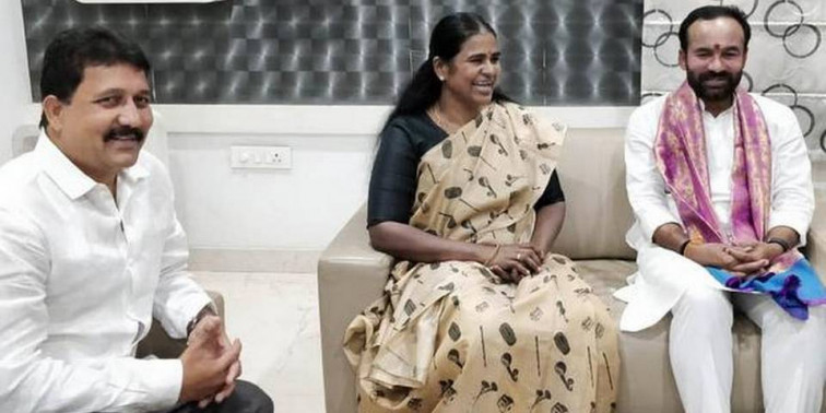 Kishan Reddy visits ex-Mayor Karthika Reddy