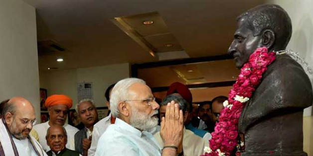 दीनदयाल की 103वीं जयंती पर मोदी और वैंकया नायडू ने उन्हें श्रद्धांजलि दी