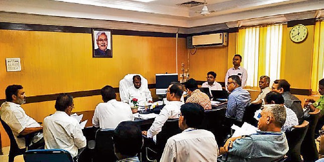 उद्योग मंत्री श्याम रजक ने की योजना की समीक्षा, कहा- एससी-एसटी उद्यमियों को प्रमंडल स्तर पर प्रशिक्षण