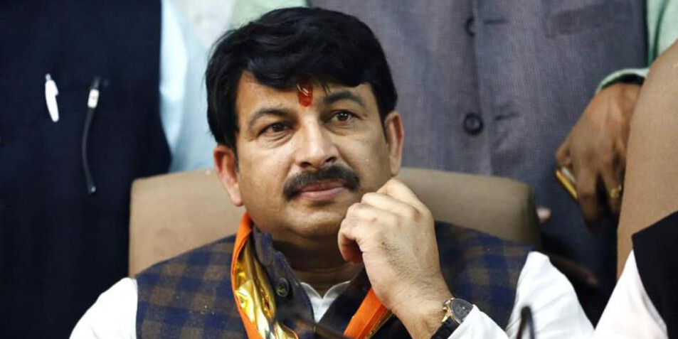 मनीष सिसोदिया अपने घर में स्कूल वाला टूटा पंखा लगवाएं: मनोज तिवारी